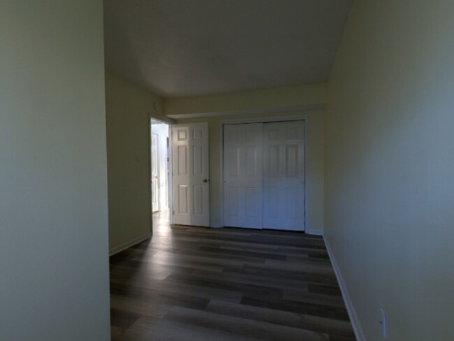 Building Photo - Beautiful 2 Bedroom 2 Bathroom Townhome Lo...