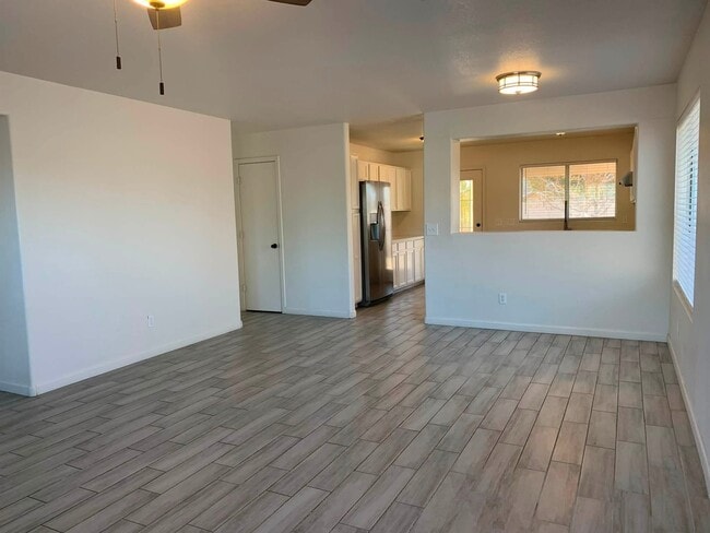 Building Photo - 4109 West Myrtle Ave