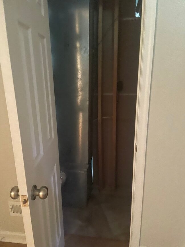 Building Photo - 3 Bedrooms 2 Bathrooms in a GREAT AREA