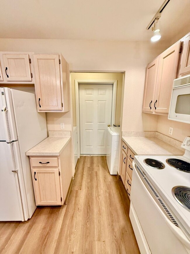 Building Photo - Cozy Two Bed/Two Bath Condo in Convenient Area of Fort Collins!