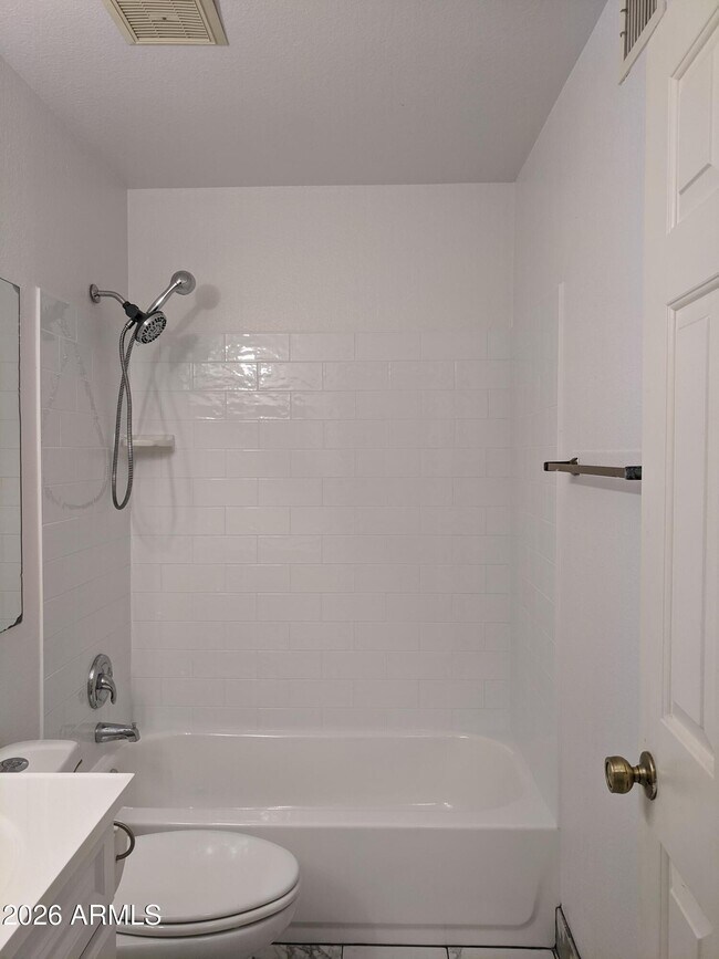 Building Photo - 1321 N Jamaica Way