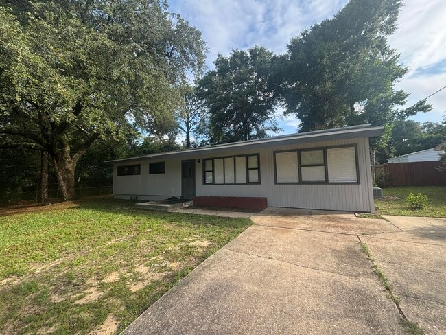 Primary Photo - 143 Edwards Cir