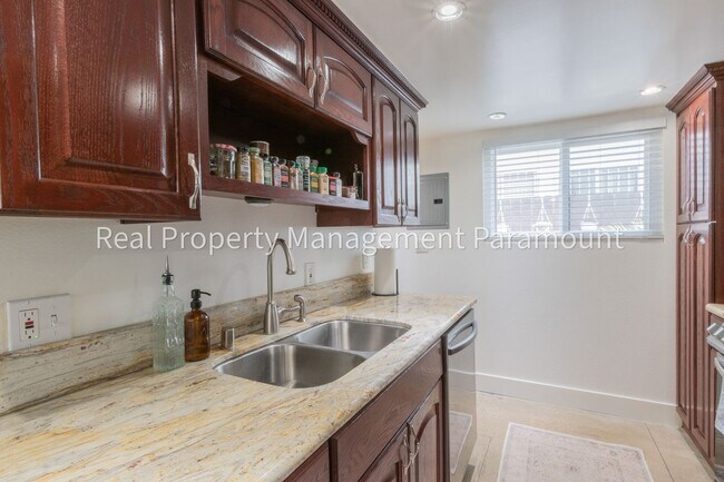 Building Photo - For Rent: Modern 2-Bedroom, 2-Bath Townhou...