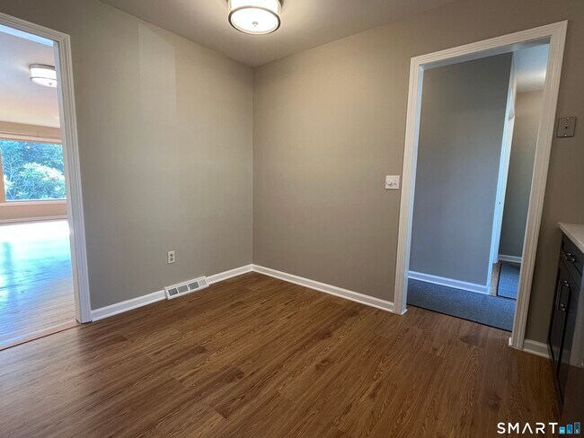 Building Photo - 124 Colonial Hill Dr