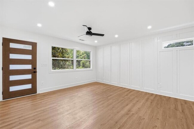 Building Photo - 2353 Clarissa Dr NW