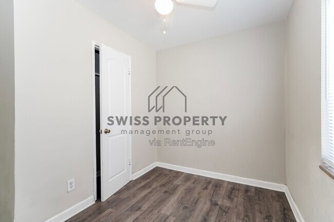 Building Photo - 1436 Oakwood Ave