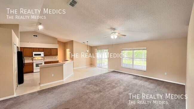 Building Photo - 1553 Ross Dr