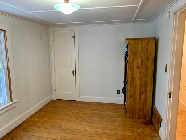 Building Photo - 6 Clark St