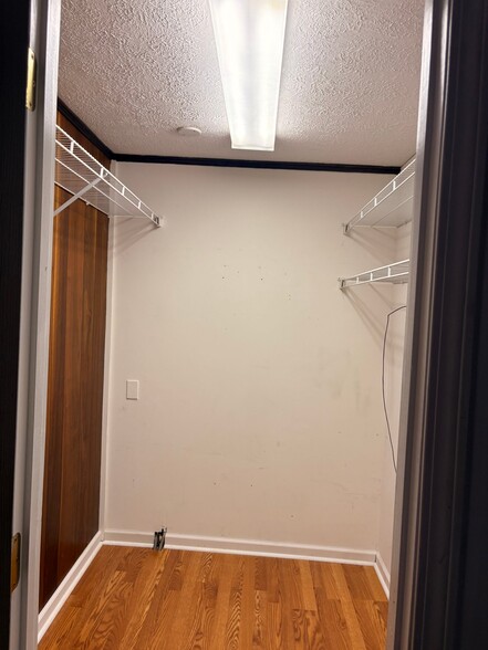 Building Photo - 1349 Wooded Hills Dr