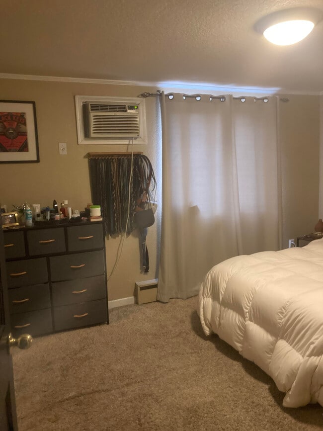 Bedroom - 336 N Grant St