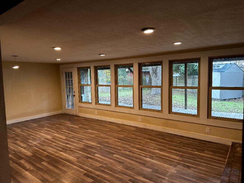 Building Photo - 1401 Springdale St