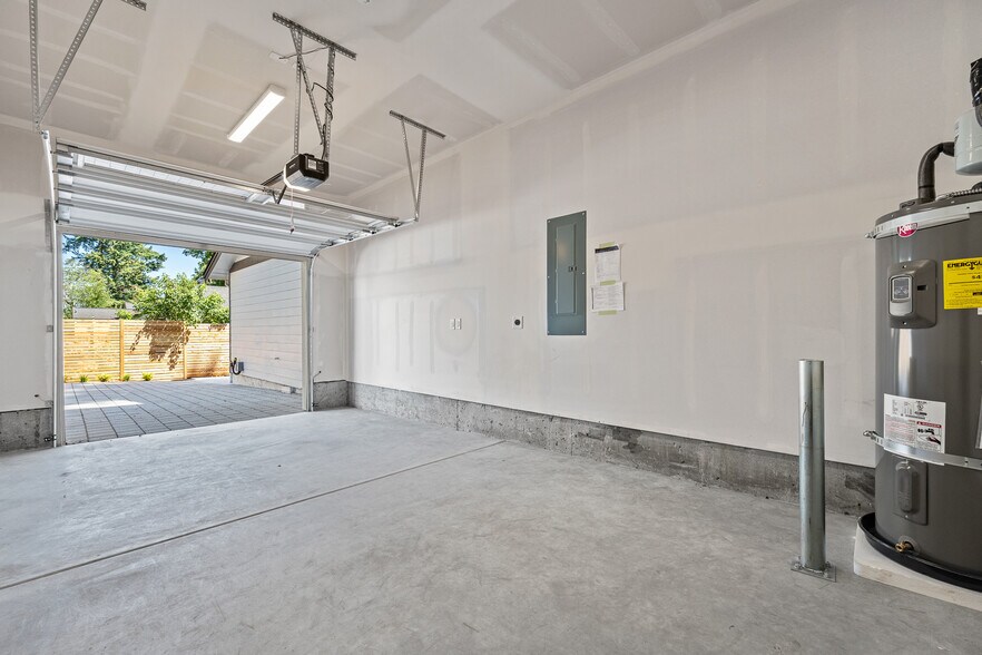 Building Photo - 2544 NE 143rd St
