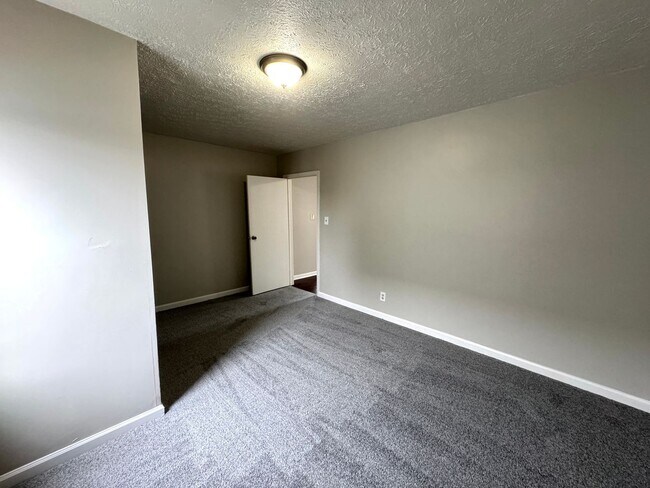 Building Photo - Near Eastside 3 Bedroom 1 Bath