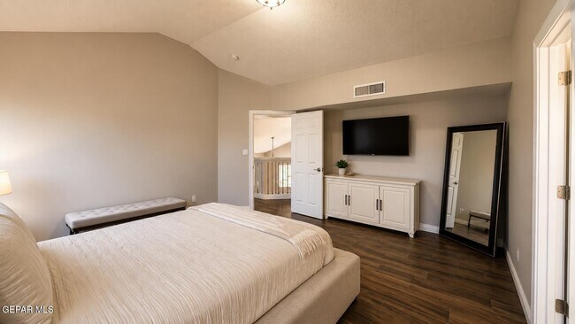 Building Photo - 836 Sunset Park Dr