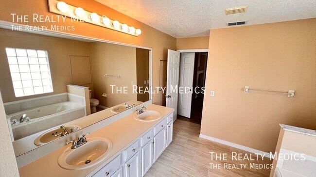 Building Photo - 1481 Woodfern St