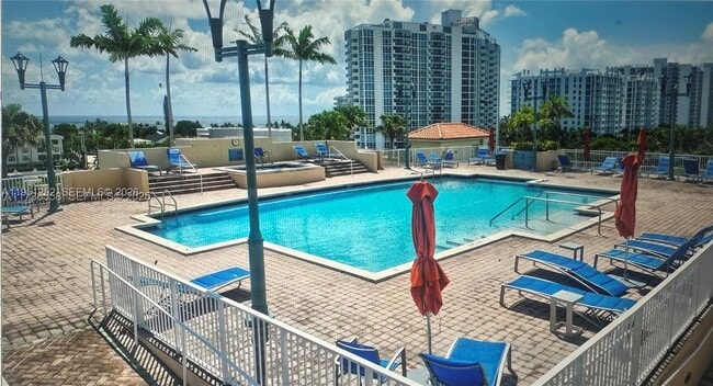 Building Photo - 3020 NE 32nd Ave