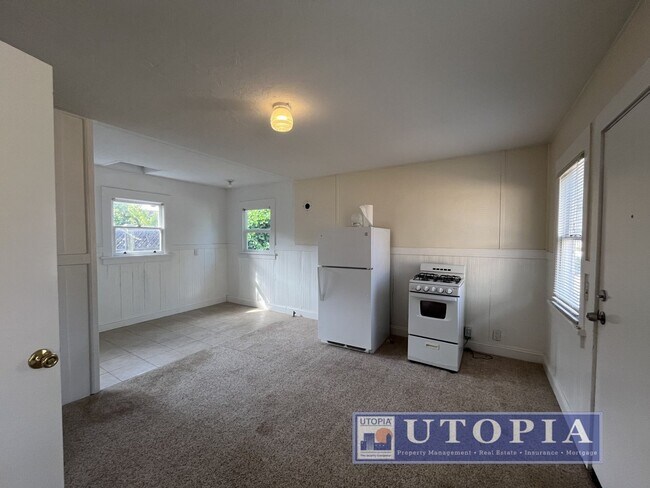 Building Photo - 204 Hollister Ave