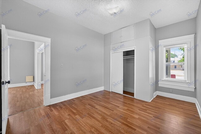 Building Photo - 419 N Grand Ave
