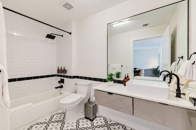 Building Photo - 3031 NE 4th Ave