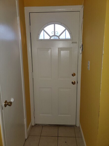 Building Photo - 23755 Banbury Cir