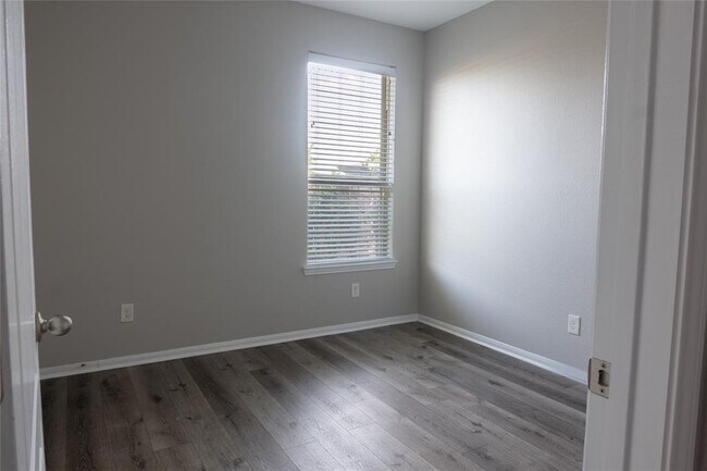 Building Photo - 7708 River Pass Dr