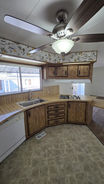 Building Photo - 2525 Flosden Rd