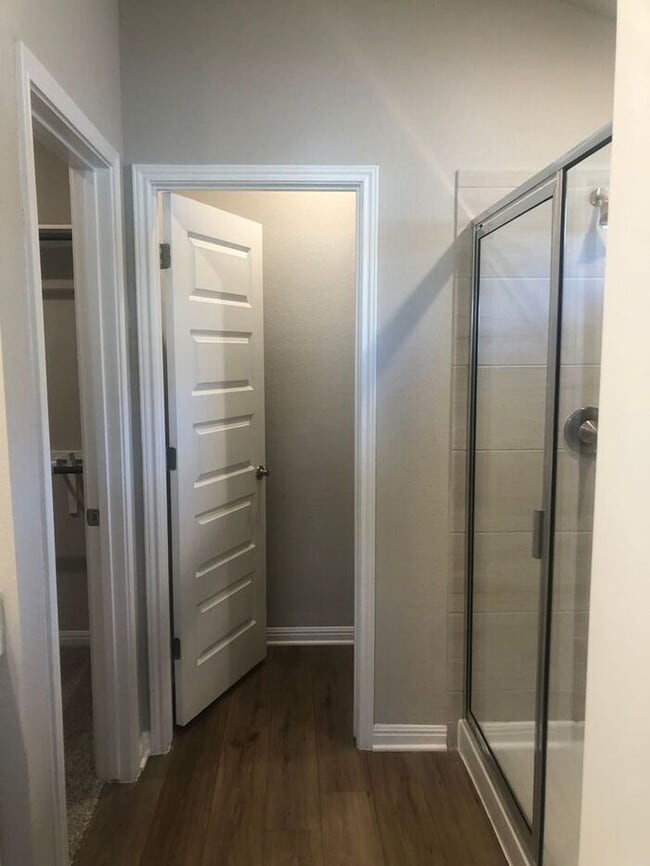 Building Photo - -=Available April 2026=-  4BR/2BA w/ Fenced Yard + Covered Parking in Hutto, TX