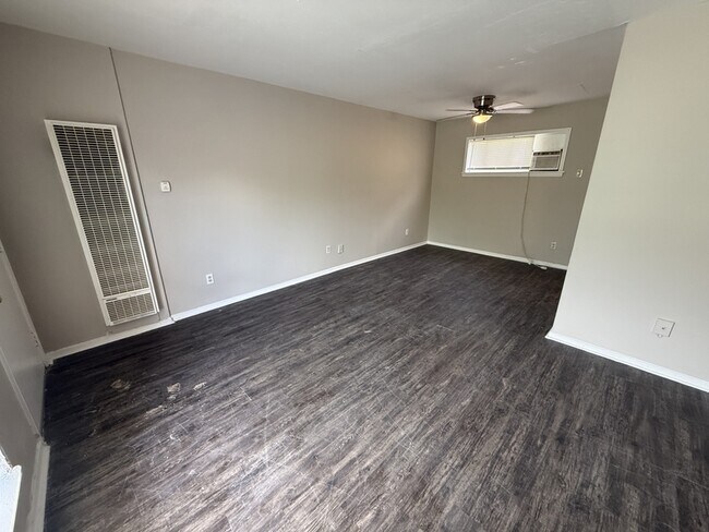 Building Photo - 2086 Hubert Ave