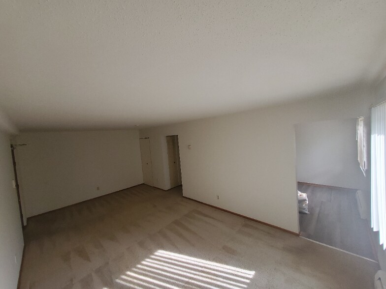 Building Photo - 1086 Como Pl