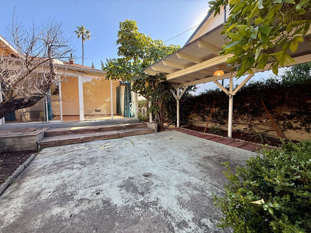 Building Photo - 1369 Norton Ave