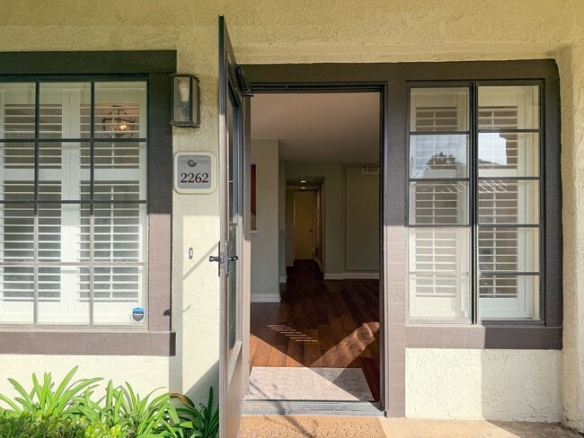 Building Photo - 2262 Martinique Ln