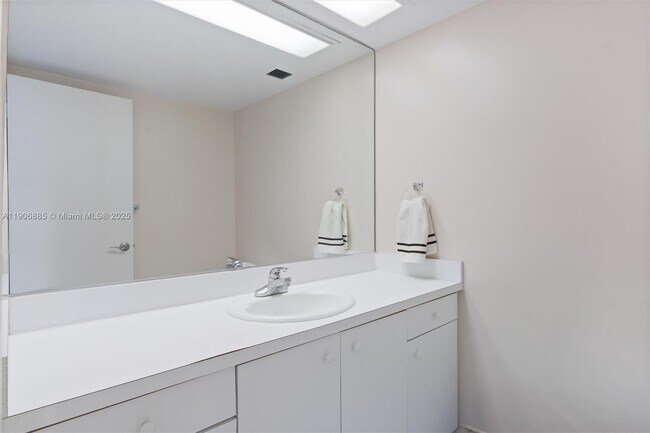 Building Photo - 2100 S Ocean Ln