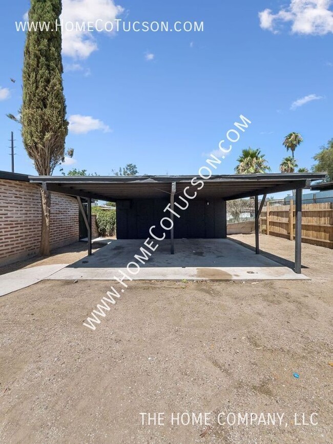 Building Photo - 4535 E Fairmount St