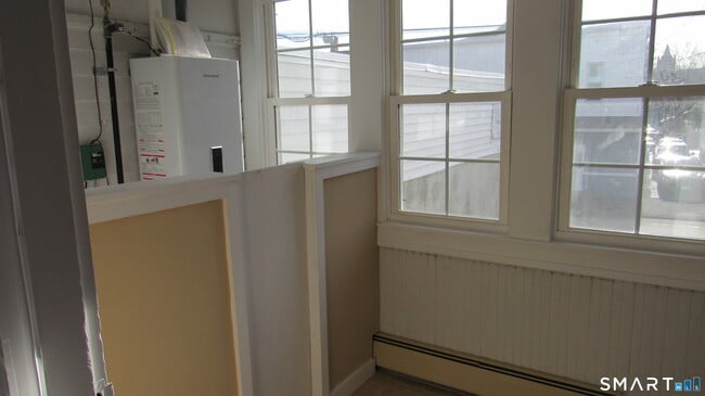 Building Photo - 246 N Elm St