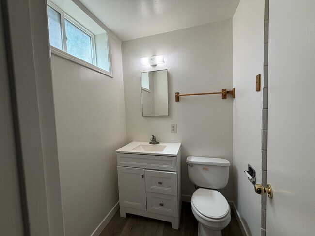 Building Photo - 622 S Kalmia St