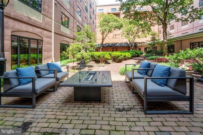 Building Photo - 1000 Fell St