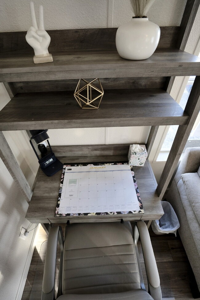 Building Photo - Modern Furnished 2 Bed/2 Bath Home • Laundry • Internet Included