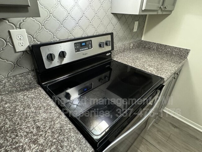 Building Photo - 300 Lozes Ave