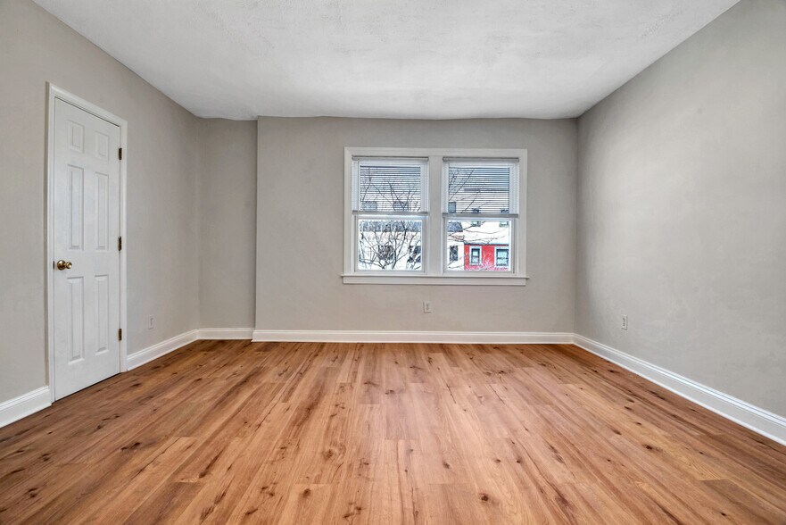 Primary Photo - 1621 E St NE