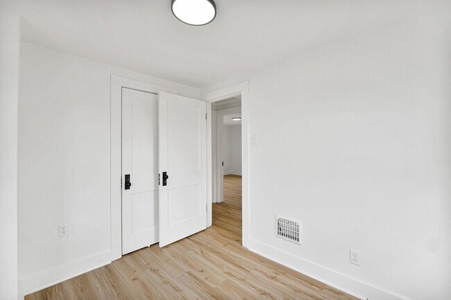 Building Photo - COMING SOON - 3 BEDROOM HOUSE ON SPRING ST