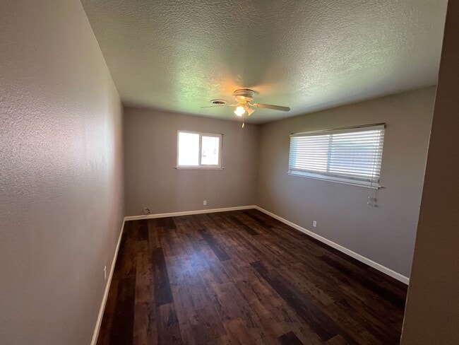 Building Photo - 2 bedroom country home in Escalon!