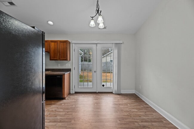 Building Photo - 100 Sumatra Ct