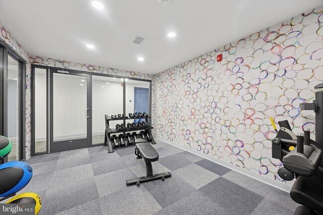 Building Photo - 4240 Chestnut St