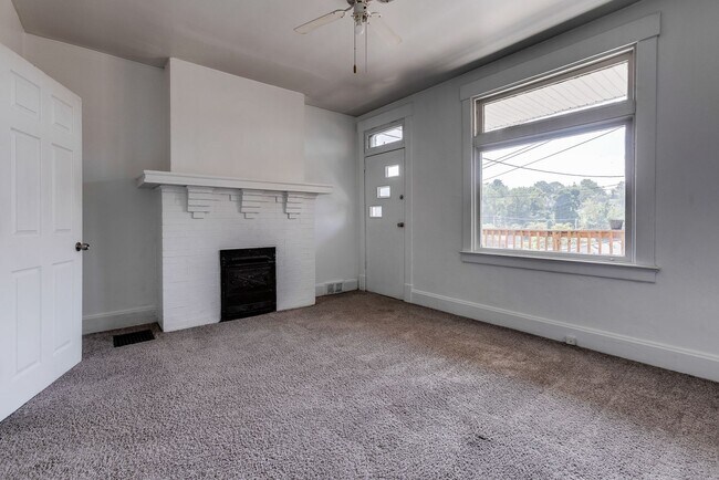 Building Photo - 275 Lelia St