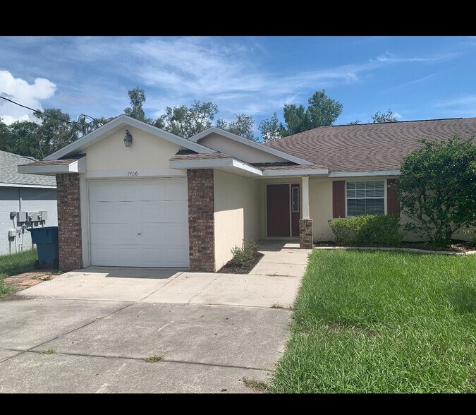 Single car garage - 7406 Canterbury St