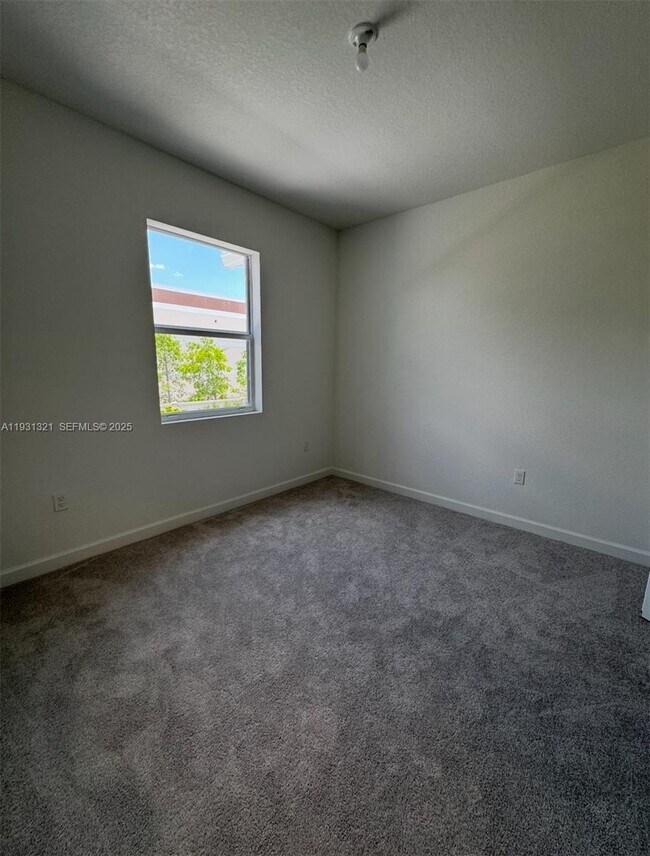 Building Photo - 140 SW 184th Way