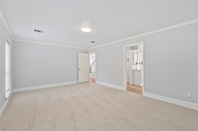 Building Photo - 911 Montview Dr