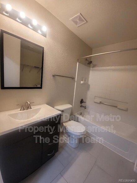 Building Photo - 4365 W Kenyon Ave