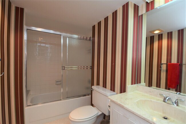 Building Photo - 525 N Ocean Blvd