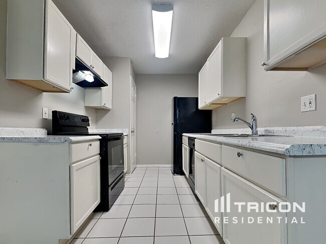 Building Photo - 23318 Pebworth Pl